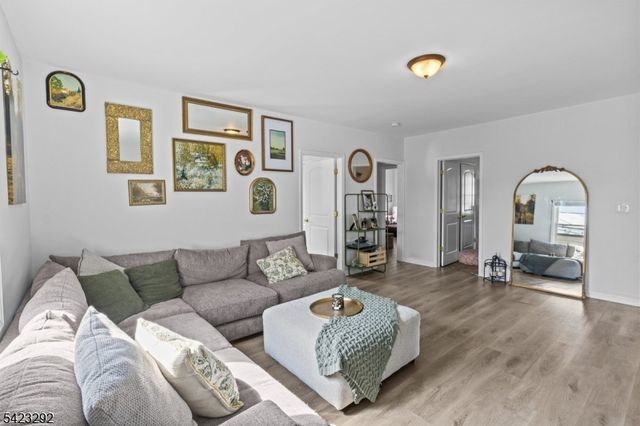 190 Stevens Ave, Cedar Grove Twp., NJ 07009