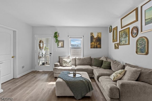 190 Stevens Ave, Cedar Grove Twp., NJ 07009