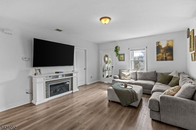 190 Stevens Ave, Cedar Grove Twp., NJ 07009