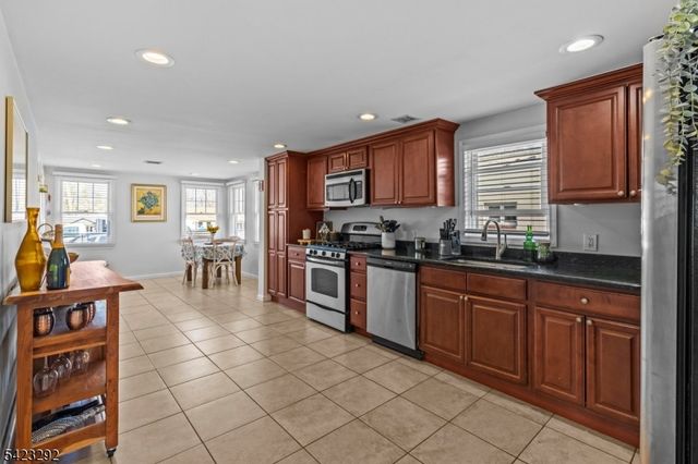 190 Stevens Ave, Cedar Grove Twp., NJ 07009