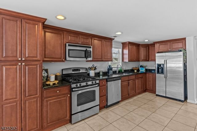 190 Stevens Ave, Cedar Grove Twp., NJ 07009