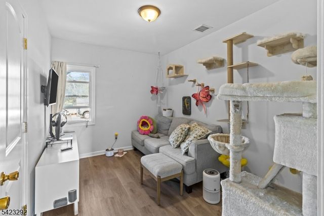 190 Stevens Ave, Cedar Grove Twp., NJ 07009