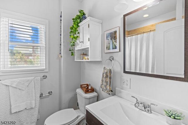 190 Stevens Ave, Cedar Grove Twp., NJ 07009