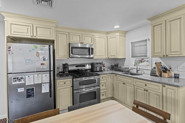 190 Stevens Ave, Cedar Grove Twp., NJ 07009