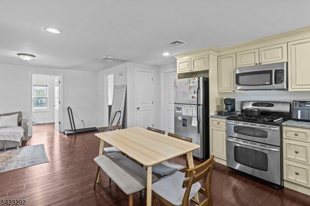 190 Stevens Ave, Cedar Grove Twp., NJ 07009