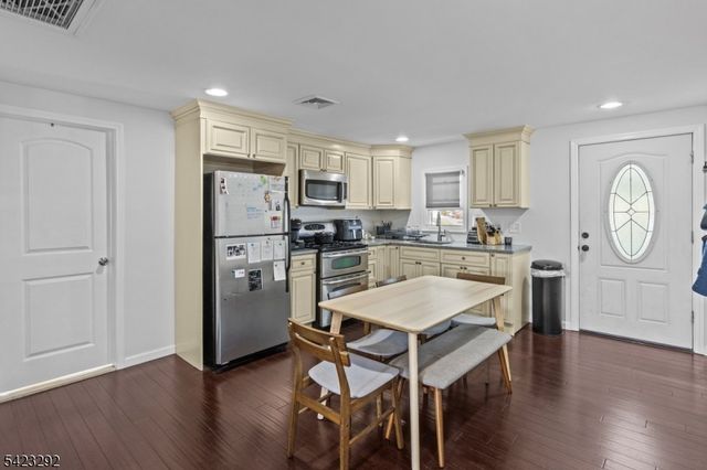 190 Stevens Ave, Cedar Grove Twp., NJ 07009