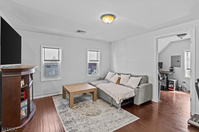 190 Stevens Ave, Cedar Grove Twp., NJ 07009