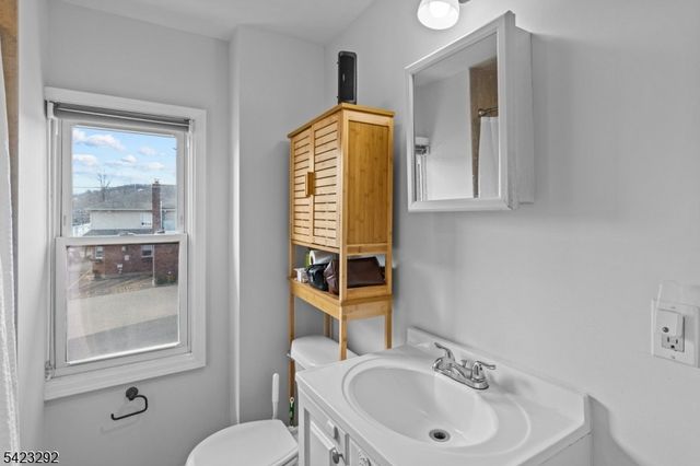 190 Stevens Ave, Cedar Grove Twp., NJ 07009