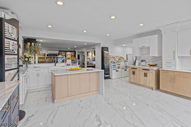 190 Stevens Ave, Cedar Grove Twp., NJ 07009