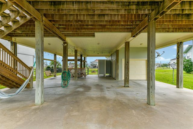 956 Townsend, Crystal Beach, TX 77650