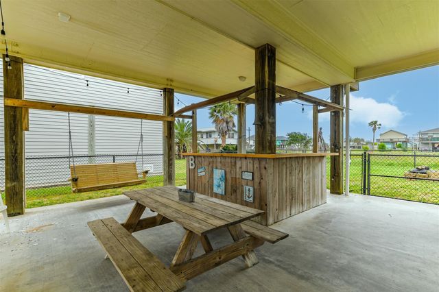 956 Townsend, Crystal Beach, TX 77650