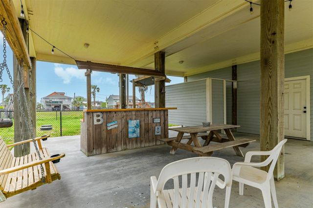 956 Townsend, Crystal Beach, TX 77650
