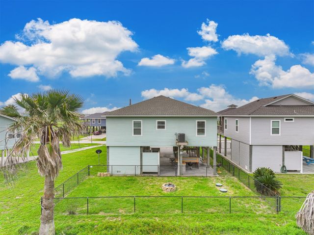 956 Townsend, Crystal Beach, TX 77650