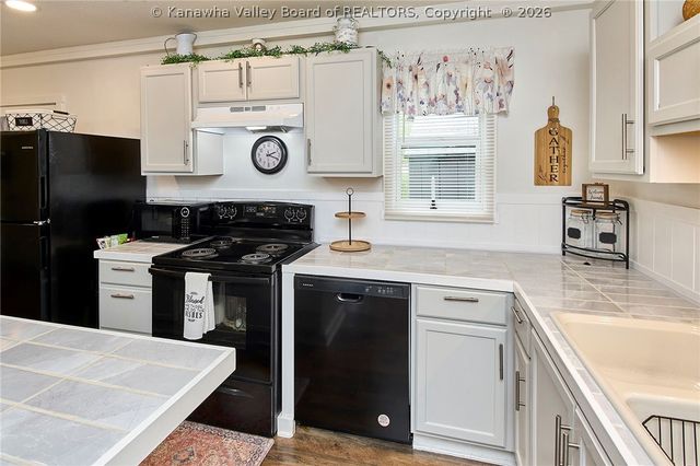 1296 3rd Avenue, East Bank, WV 25067