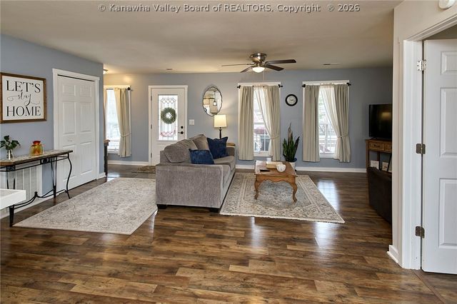 1296 3rd Avenue, East Bank, WV 25067