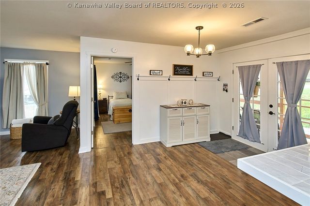 1296 3rd Avenue, East Bank, WV 25067