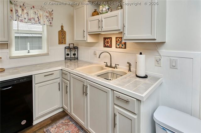 1296 3rd Avenue, East Bank, WV 25067