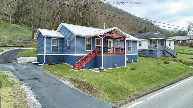 1296 3rd Avenue, East Bank, WV 25067