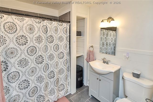 1296 3rd Avenue, East Bank, WV 25067