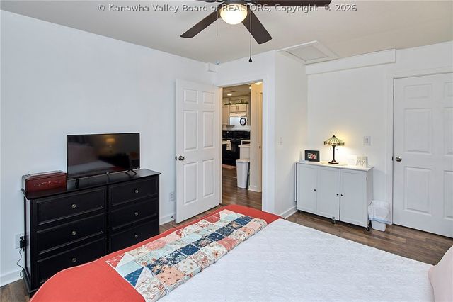 1296 3rd Avenue, East Bank, WV 25067