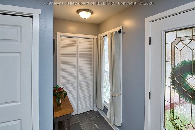 1296 3rd Avenue, East Bank, WV 25067