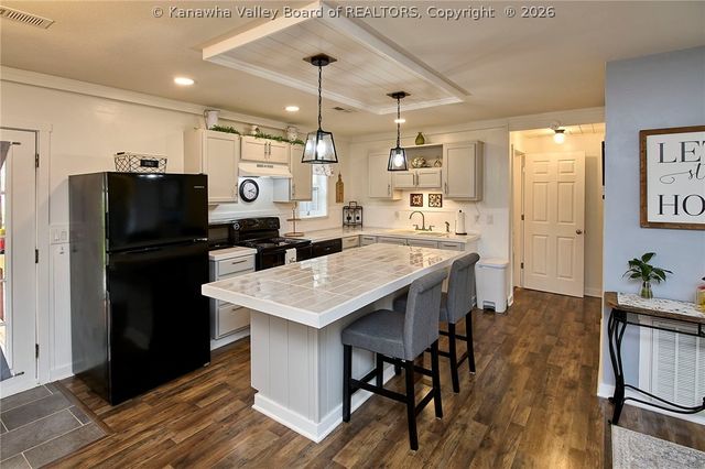 1296 3rd Avenue, East Bank, WV 25067