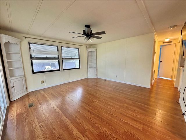 121 DOGWOOD TRAIL, Leesburg, FL 34748