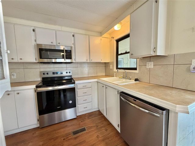 121 DOGWOOD TRAIL, Leesburg, FL 34748