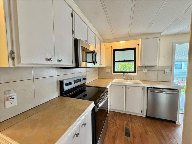 121 DOGWOOD TRAIL, Leesburg, FL 34748