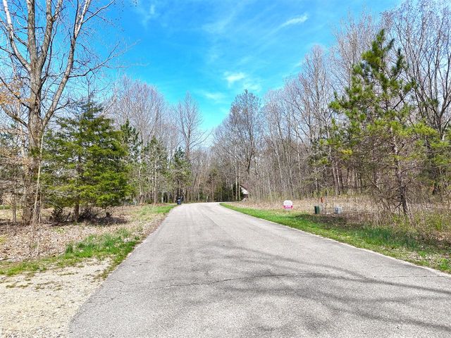 29265 Misty Pines Street, Dowagiac, MI 49047