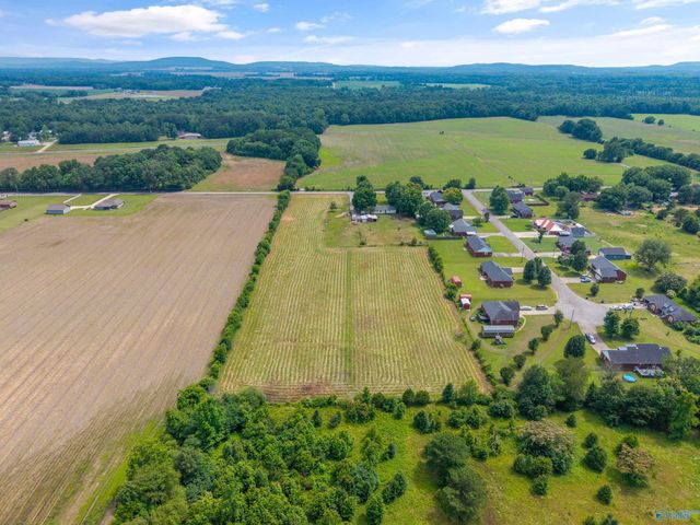 555 Opp Reynolds Road, Hazel Green, AL 35750