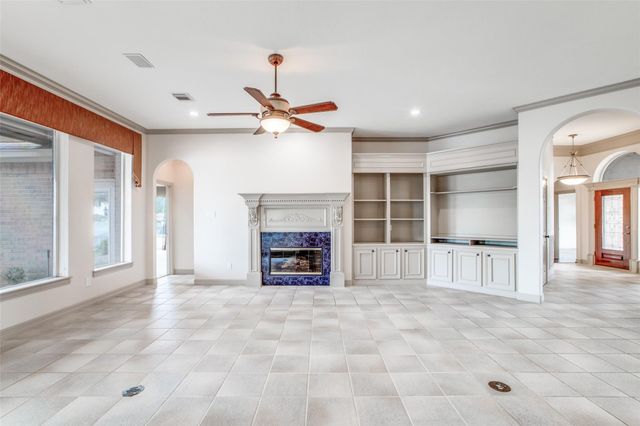 13661 Lakeside Place Drive, Willis, TX 77318