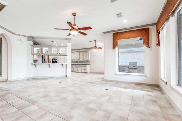 13661 Lakeside Place Drive, Willis, TX 77318