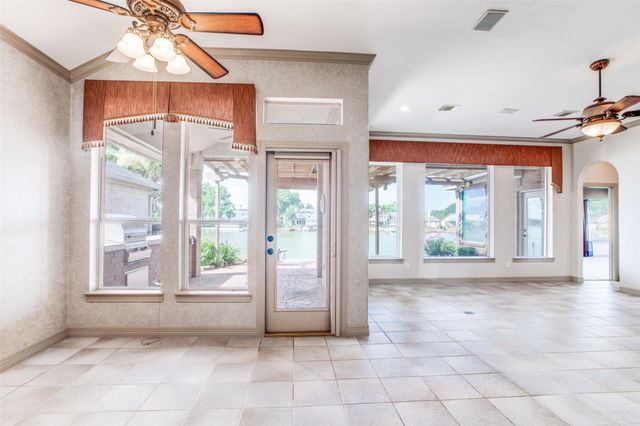 13661 Lakeside Place Drive, Willis, TX 77318