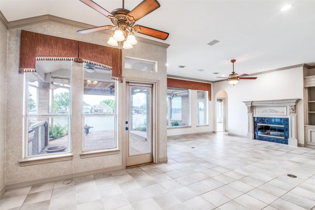 13661 Lakeside Place Drive, Willis, TX 77318