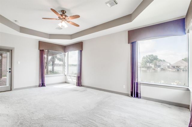 13661 Lakeside Place Drive, Willis, TX 77318