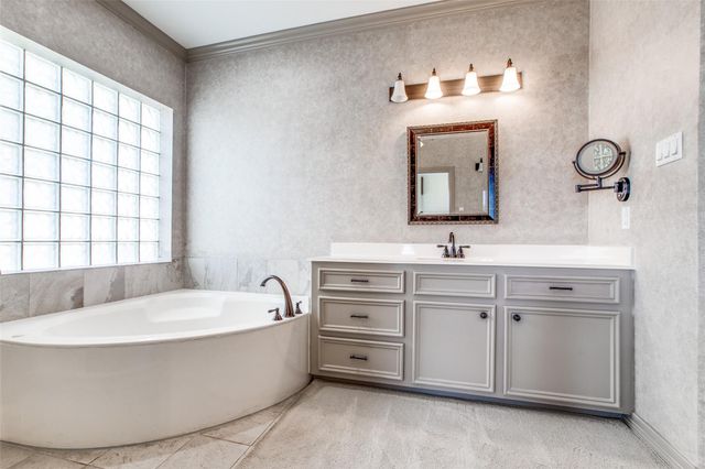 13661 Lakeside Place Drive, Willis, TX 77318