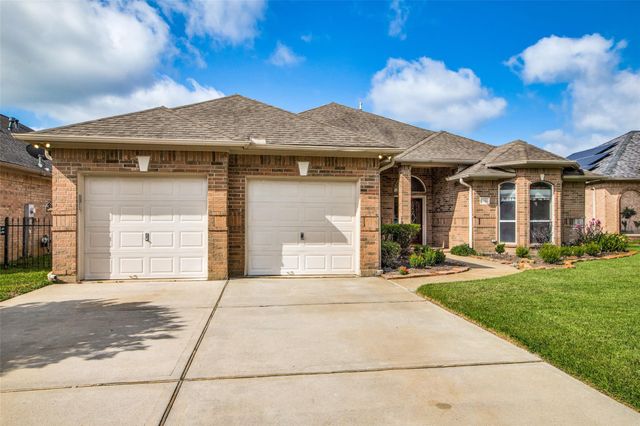 13661 Lakeside Place Drive, Willis, TX 77318