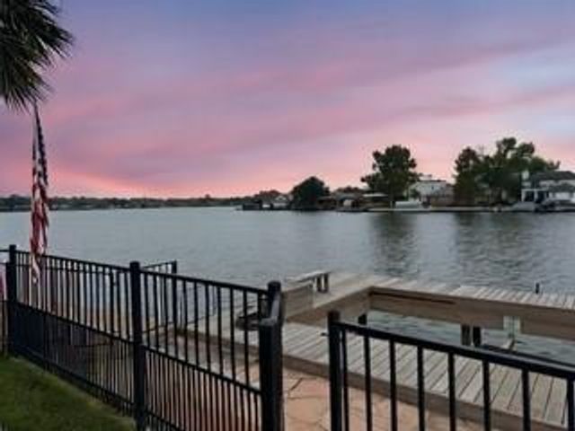 13661 Lakeside Place Drive, Willis, TX 77318