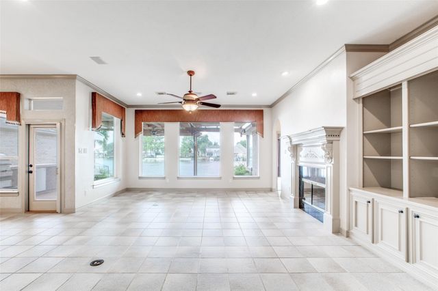 13661 Lakeside Place Drive, Willis, TX 77318