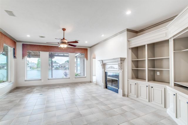 13661 Lakeside Place Drive, Willis, TX 77318