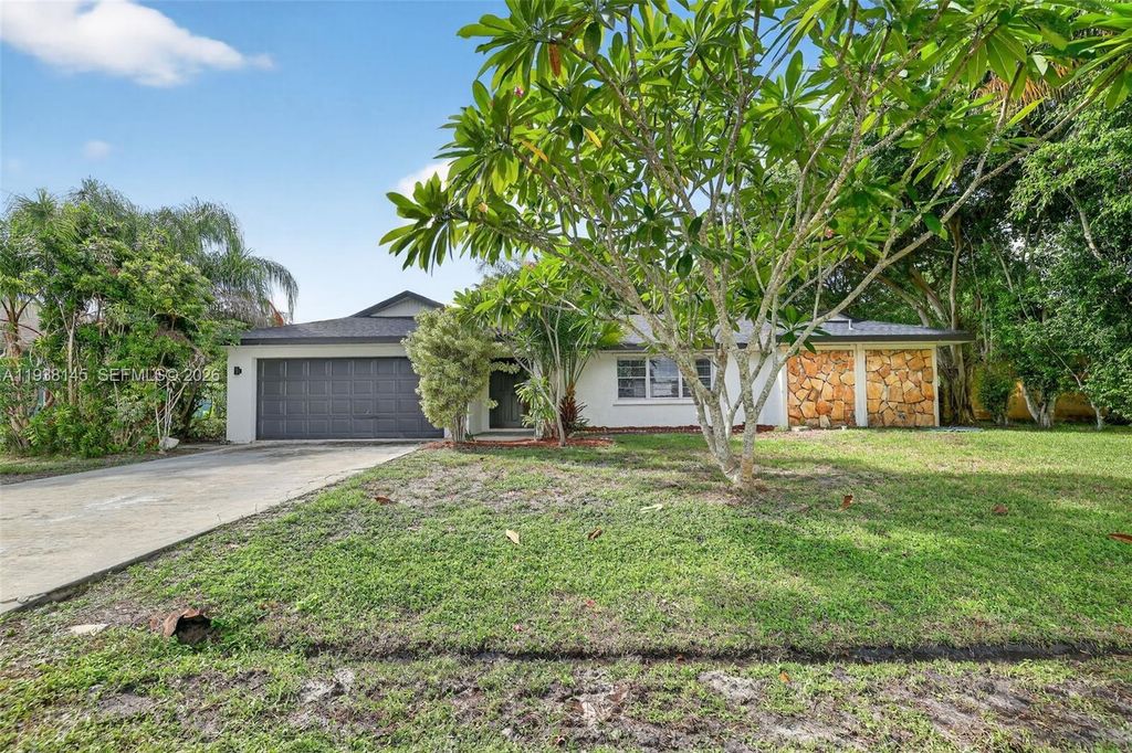 770 SE Hollahan Ave, Port St. Lucie, FL 34983