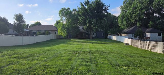19921 Farnam Street, Omaha, NE 68022