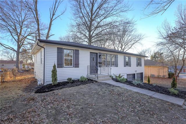 18303 E 7th Street N, Independence, MO 64056