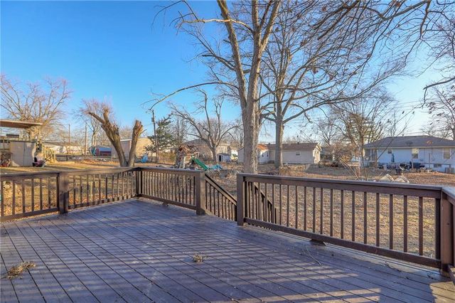 18303 E 7th Street N, Independence, MO 64056