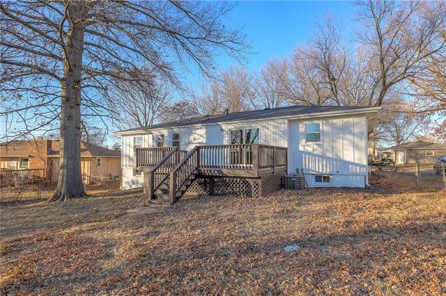 18303 E 7th Street N, Independence, MO 64056