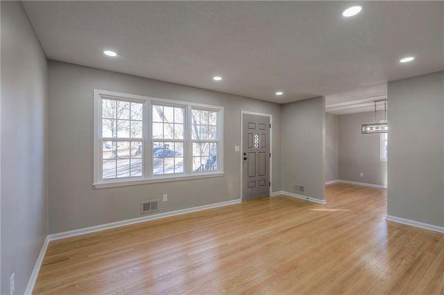 18303 E 7th Street N, Independence, MO 64056