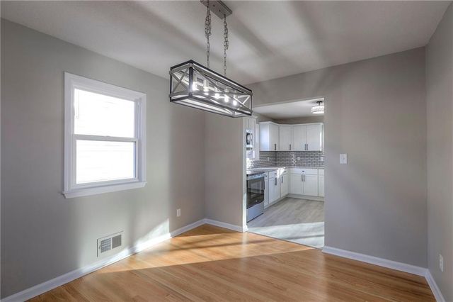 18303 E 7th Street N, Independence, MO 64056