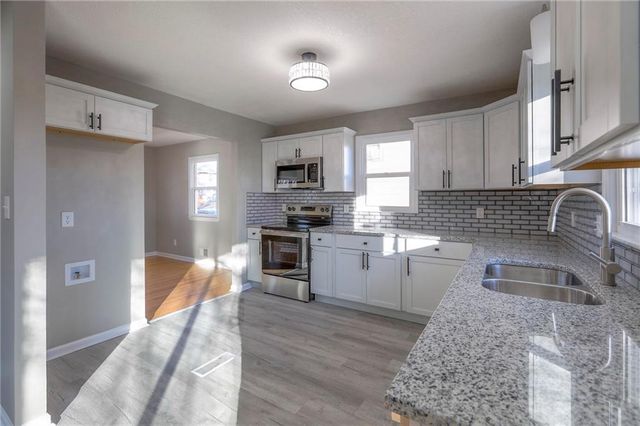 18303 E 7th Street N, Independence, MO 64056