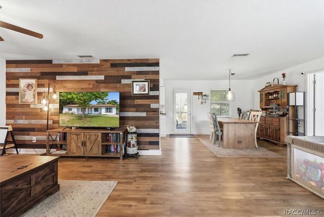 420 S Hibiscus Avenue, Crystal River, FL 34429